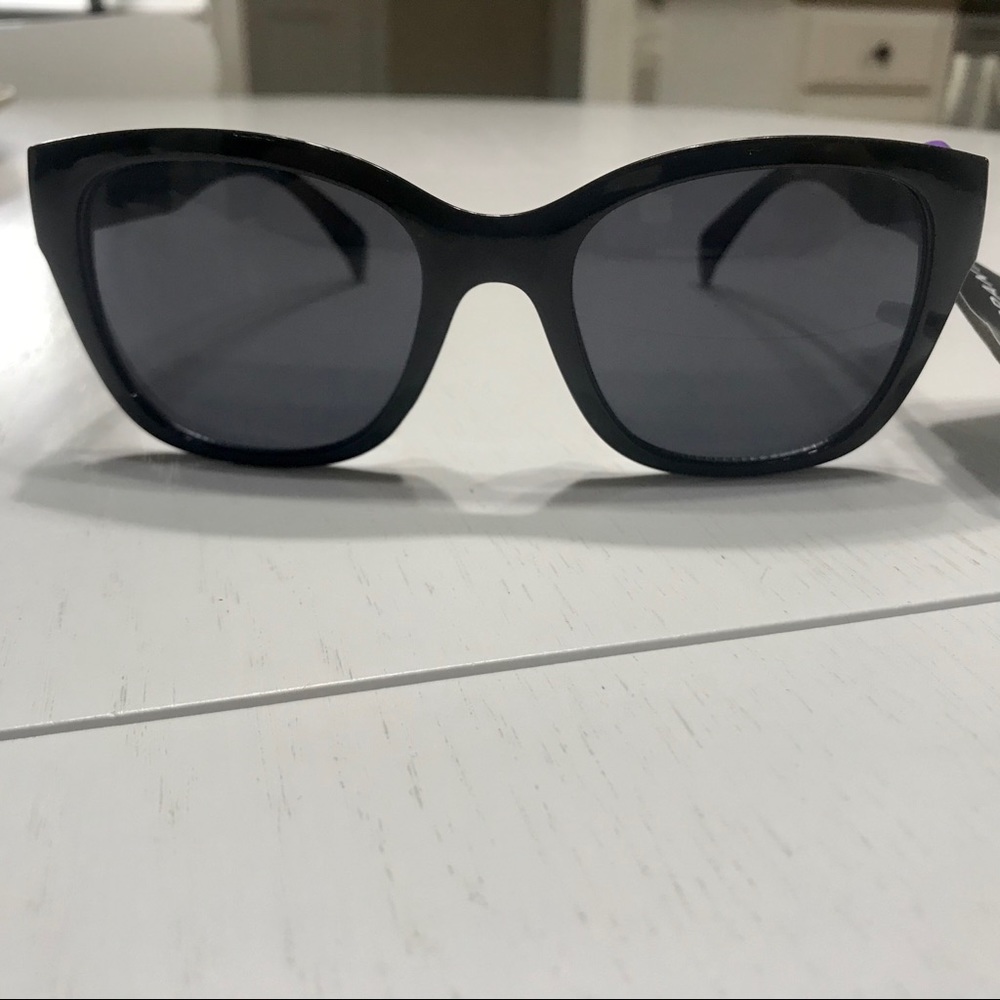 NWT Foster Grant sunglasses with MAXBLOCK